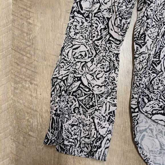 Rock and Republic Black and Gray Long Sleeve Button Down Shirt Rose Print - Picture 6 of 11